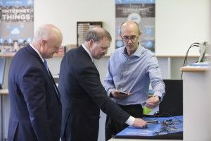 L-R: Ian Reid CEO of CENSIS, Stuart Patrick, Chief Executive of Glasgow Chamber of Commerce and Stuart Simpson, CENSIS Senior Engineer. Photography:Chris James